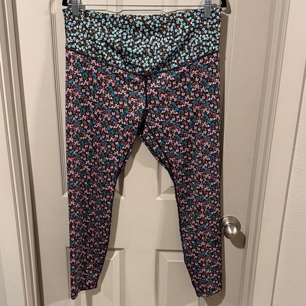 Nike Floral Patterned Leggings - Black and Pink
